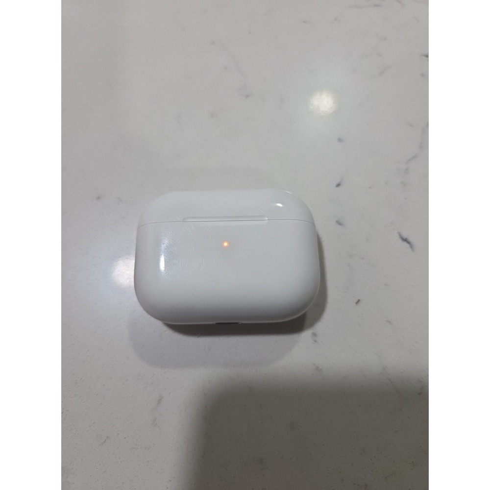 AirPods Pro (2nd Generation) Charging Case Replacement ONLY A2700‎ ENGRAVED - Picture 2 of 7